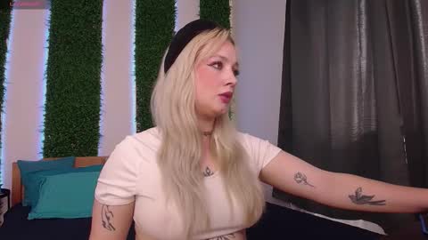 Nicole online show from September 26, 2025, 11:58 am