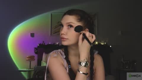 Nicole online show from December 19, 2025, 9:00 pm