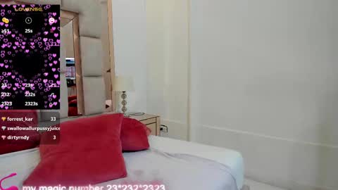 nicole_fisherr online show from February 18, 2025, 8:05 am