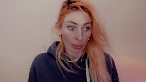 Nicole online show from January 6, 2025, 9:19 am