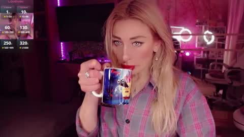 Nicole online show from September 25, 2025, 6:00 pm