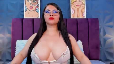 Nicole online show from February 12, 2026, 3:23 am