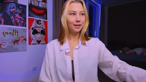 Snapshot of nicole_matt chatting on December 4, 2024, 11:57 pm Nicole online show from December 4, 2024, 11:57 pm