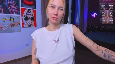 Snapshot of nicole_matt chatting on February 9, 2025, 11:04 pm Nicole online show from February 9, 2025, 11:04 pm