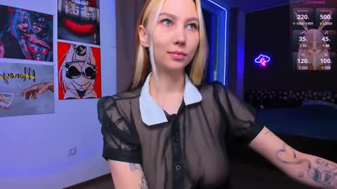 Snapshot of nicole_matt chatting on February 19, 2025, 8:52 pm Nicole online show from February 19, 2025, 8:52 pm