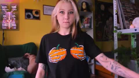 Snapshot of nicole_matt chatting on October 26, 2025, 11:38 am Nicole online show from October 26, 2025, 11:38 am