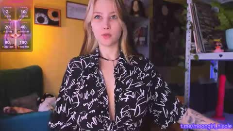 Snapshot of nicole_matt chatting on November 19, 2025, 12:27 pm Nicole online show from November 19, 2025, 12:27 pm