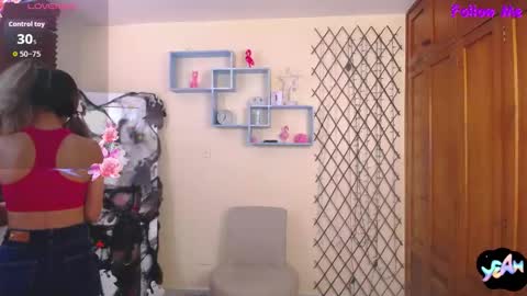 Nicole Santana online show from October 20, 2025, 7:47 pm