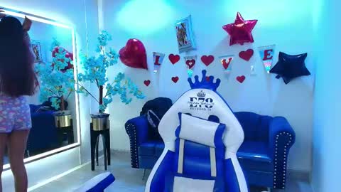 Nicolle online show from February 25, 2026, 11:31 am