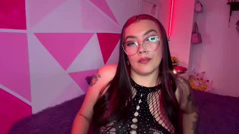 Nicole online show from February 25, 2026, 5:39 am