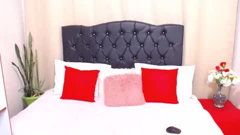 Nicole Chanel online show from March 8, 2025, 3:17 am