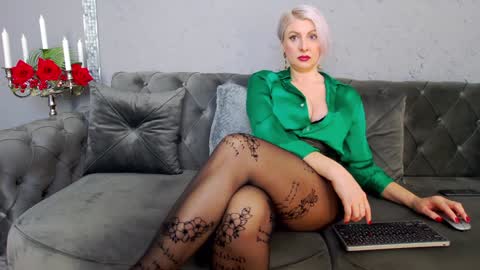 Nicole Domme online show from January 20, 2025, 1:11 pm