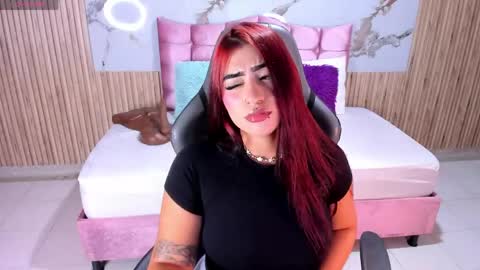 nicolee19_ online show from June 6, 2026, 11:04 am