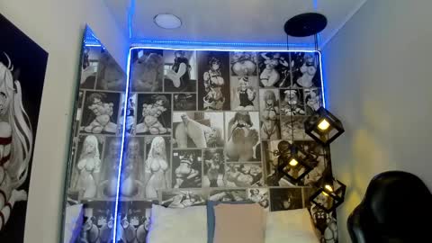 N i c o l e  online show from January 19, 2025, 5:07 pm