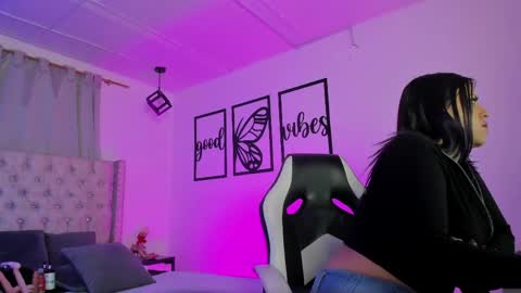 nicolee millerr online show from June 9, 2026, 12:17 pm