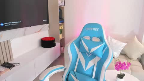Nicolle online show from May 24, 2026, 5:40 pm