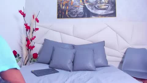 nicolemadrird online show from March 12, 2025, 8:41 pm