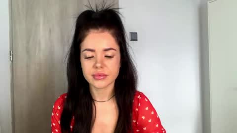 Nicole online show from April 9, 2026, 8:09 am