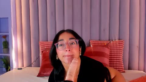 N I C O L E T  online show from December 15, 2025, 8:24 pm