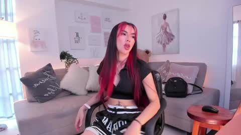 Nicolle online show from February 19, 2025, 8:20 pm