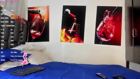 nicolle_hanks1 online show from November 13, 2025, 2:32 am