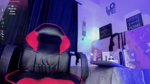 nicollee_77 online show from February 5, 2026, 6:45 pm