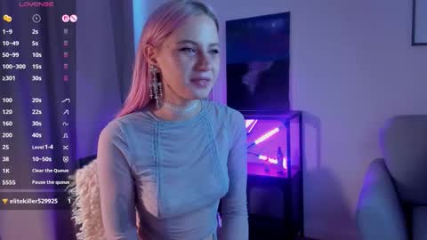 Snapshot of nicollefarrey chatting on February 6, 2026, 8:18 am Kim online show from February 6, 2026, 8:18 am