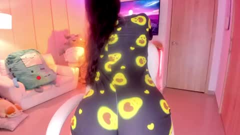 Snapshot of nicollemeyer chatting on February 5, 2025, 1:33 pm Nicolle  Go to Visit   online show from February 5, 2025, 1:33 pm