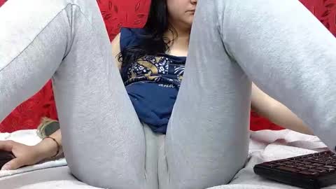 NICOLLE online show from February 7, 2026, 9:40 pm