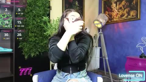 Nicolle online show from February 4, 2026, 9:37 am