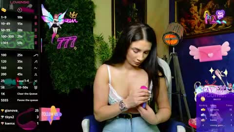 Nicolle online show from June 6, 2026, 2:33 pm