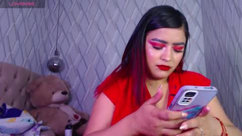 Nicolle Miley online show from February 9, 2025, 5:29 am