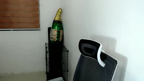 Snapshot of nicollete_snow chatting on January 14, 2025, 7:06 am NIC 333 online show from January 14, 2025, 7:06 am