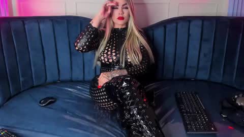 Snapshot of nicollette_miller chatting on March 4, 2025, 6:29 pm Nicollette Miller online show from March 4, 2025, 6:29 pm