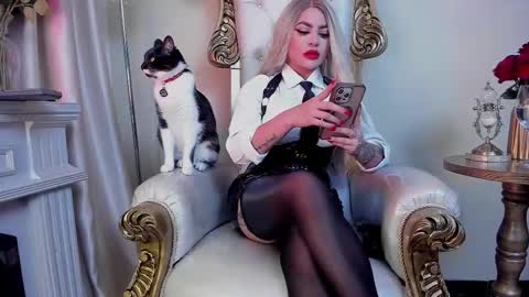 Snapshot of nicollette_miller chatting on December 3, 2025, 5:22 pm Nicollette Miller online show from December 3, 2025, 5:22 pm