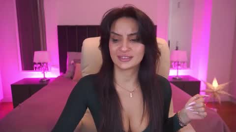 Nicole online show from December 19, 2025, 7:04 am