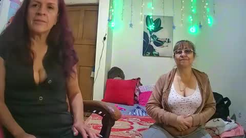nicoltatiana_ online show from December 2, 2025, 11:45 pm