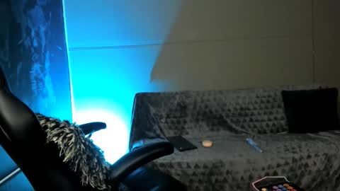 Nicol online show from December 3, 2025, 8:40 pm