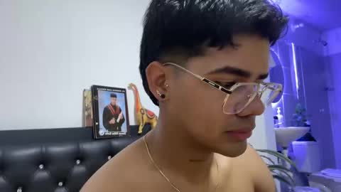 nicvelez22 online show from March 20, 2026, 10:36 pm