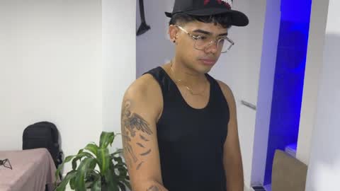 nicvelez22 online show from April 11, 2026, 5:34 am