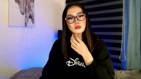 night_crystal1111 online show from April 18, 2026, 7:58 pm