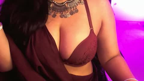 nightqueen107446 online show from November 6, 2025, 5:19 am