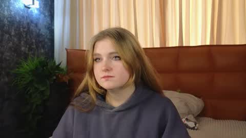 Azalea online show from November 25, 2025, 7:30 am