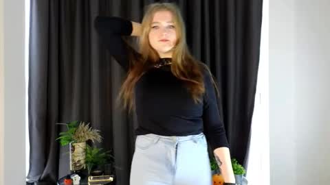 Azalea online show from December 1, 2025, 7:35 am