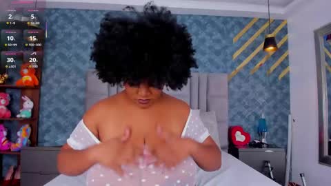 Snapshot of niiamoore_ chatting on June 5, 2026, 8:03 pm NiiaMoore online show from June 5, 2026, 8:03 pm