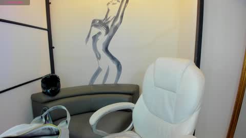 Snapshot of niickyjones chatting on January 20, 2025, 8:40 pm Anni online show from January 20, 2025, 8:40 pm
