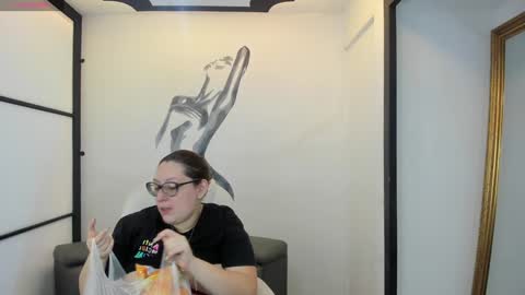 Snapshot of niickyjones chatting on January 31, 2025, 9:37 pm Anni online show from January 31, 2025, 9:37 pm