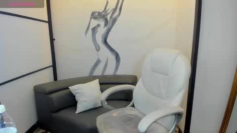 Snapshot of niickyjones chatting on February 12, 2025, 9:22 pm Anni online show from February 12, 2025, 9:22 pm