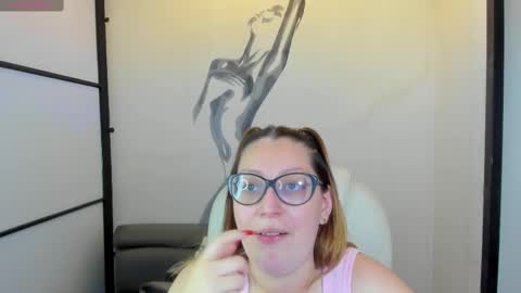 Snapshot of niickyjones chatting on March 9, 2025, 12:10 am Anni online show from March 9, 2025, 12:10 am