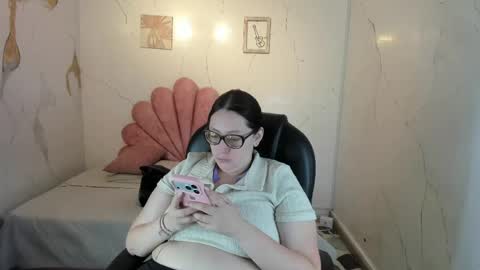 Snapshot of niickyjones chatting on June 5, 2026, 4:30 am Anni online show from June 5, 2026, 4:30 am